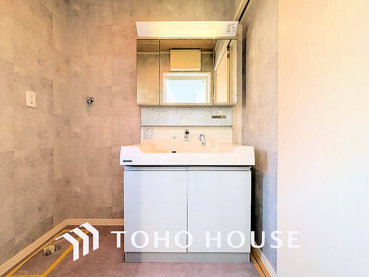 洗面 落ち着きのある色合いでまとめられた洗面室