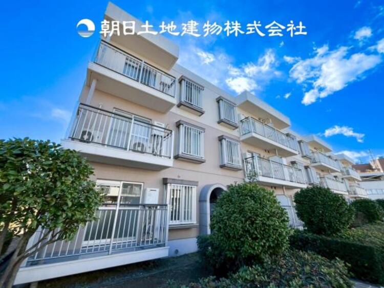 外観 【外観写真】表現された空間はたくさんの光を浴び、風を感じ、暮らしの時間を豊かにしてくれます。デザインされた空間と競い合うかのような充実した建物と共に大切な家族の思い出を刻んでいきます。