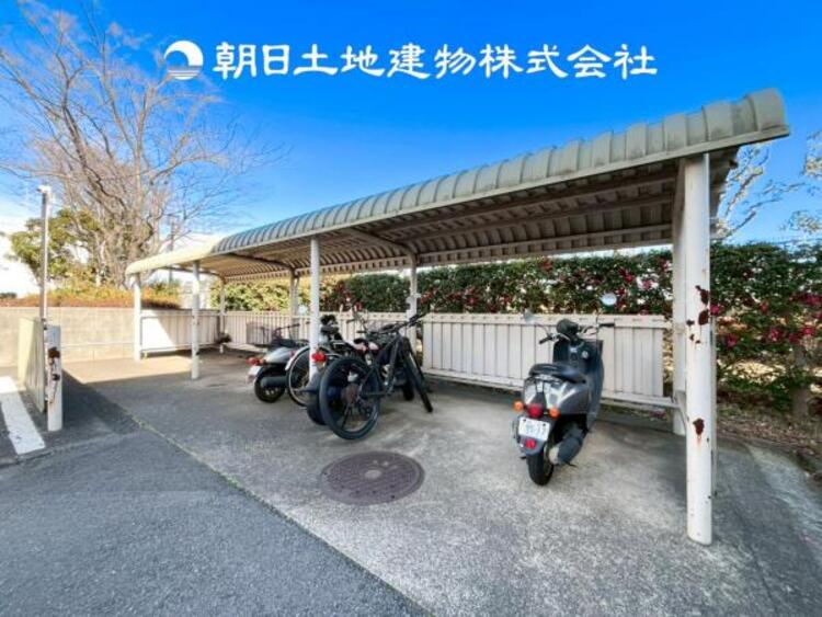その他 【駐輪場】自転車やバイクなど、ゆとりのある敷地で置き場所に困ることはないでしょう。