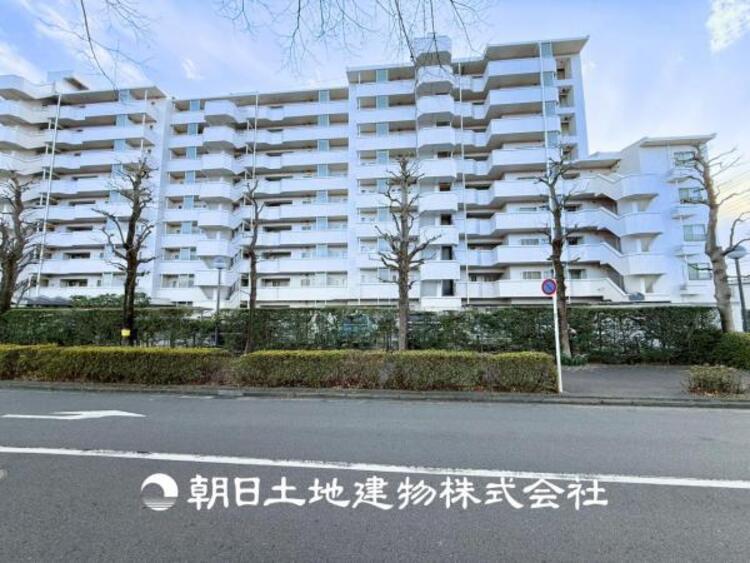 外観 【外観写真】時代の流行ではなく拘りを貫く。シックなカラートーンで街並みに溶け込む外観は、主張し過ぎず、かつ平凡ではない絶妙なバランスで輝きを放ちます。