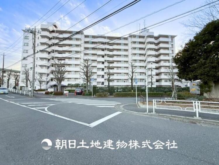 外観 【外観写真】家族の色を映し出す洗練された邸宅は、ずっと輝き続けながらいつしか街の風景に溶け込んでいきます。