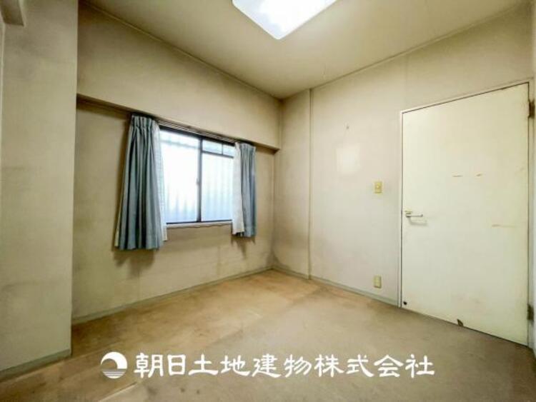 内装 【居室】爽やかな空間演出とセンス良く纏められた室内は良質な寛ぎ空間。そこで暮らす大切な人達のことを考え造りこんだ空間は日々の生活に安らぎを与えてくれます。