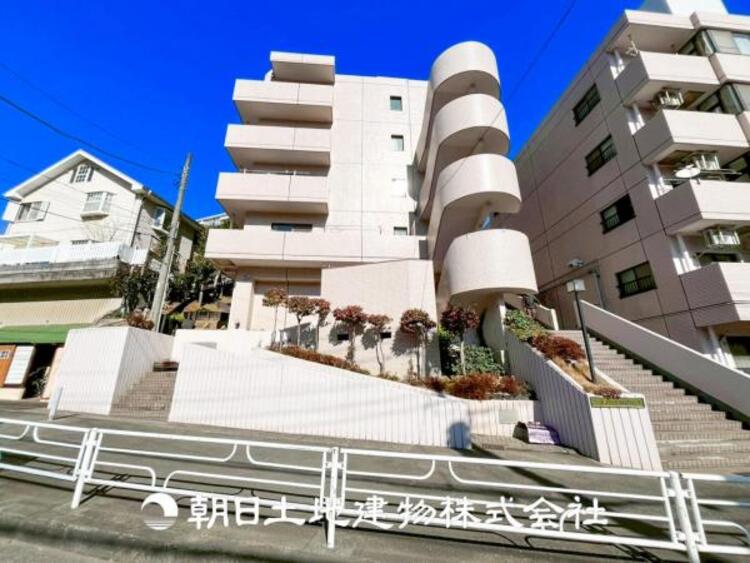 外観 【外観写真】時代の流行ではなく拘りを貫く。シックなカラートーンで街並みに溶け込む外観は、主張し過ぎず、かつ平凡ではない絶妙なバランスで輝きを放ちます。