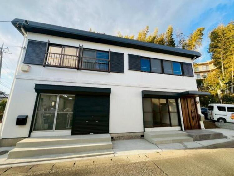 外観 住みやすさとデザイン性を両立させた欲張りな住宅が登場しました　相反しがちなことが相互作用でより良質に！本物だけが表現することができる質の高い機能美はよきものをつなげた古くからの伝統と最新技術の結晶です																			