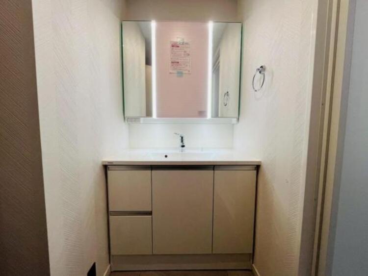 洗面 使用頻度の高い場所だからこそ便利な空間に。多人数での使用も考えた便利な空間です