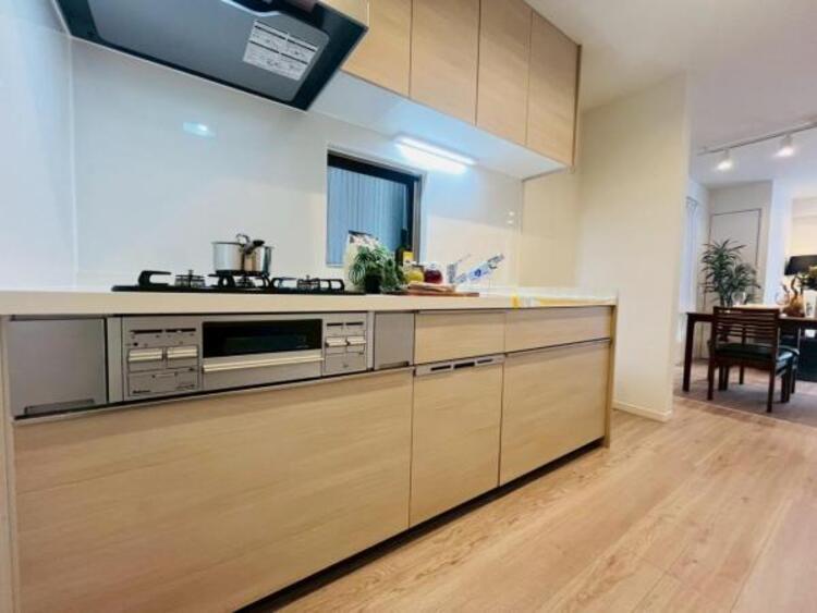 キッチン 広く取られたキッチンスペースはとても便利です。　自由にレイアウトがカスタマイズできます。