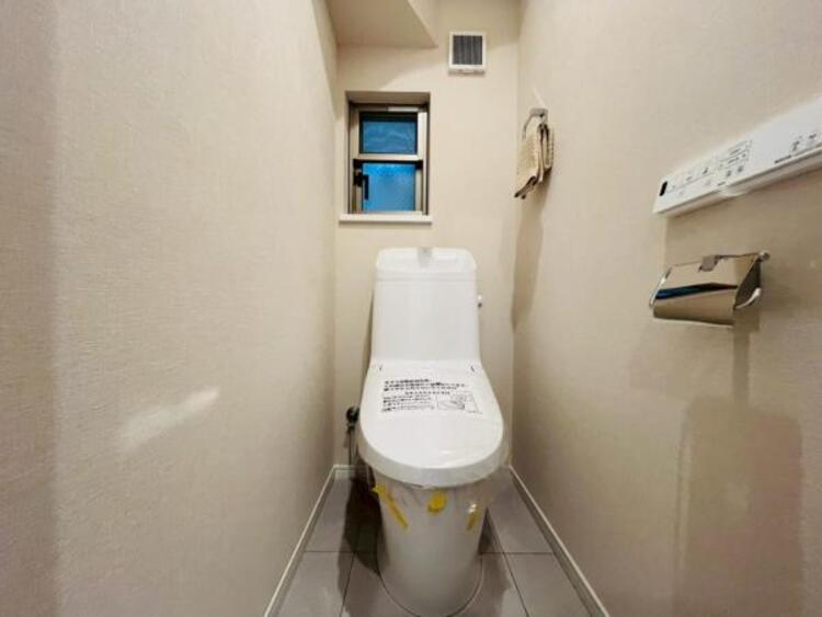 トイレ ウォシュレット、保温機能付き便座など充実の設備です　お掃除がしやすくストレスフリー！！