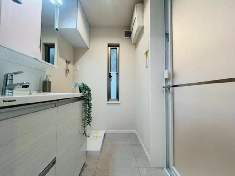 洗面 使用頻度の高い場所だからこそ便利な空間に。多人数での使用も考えた便利な空間です