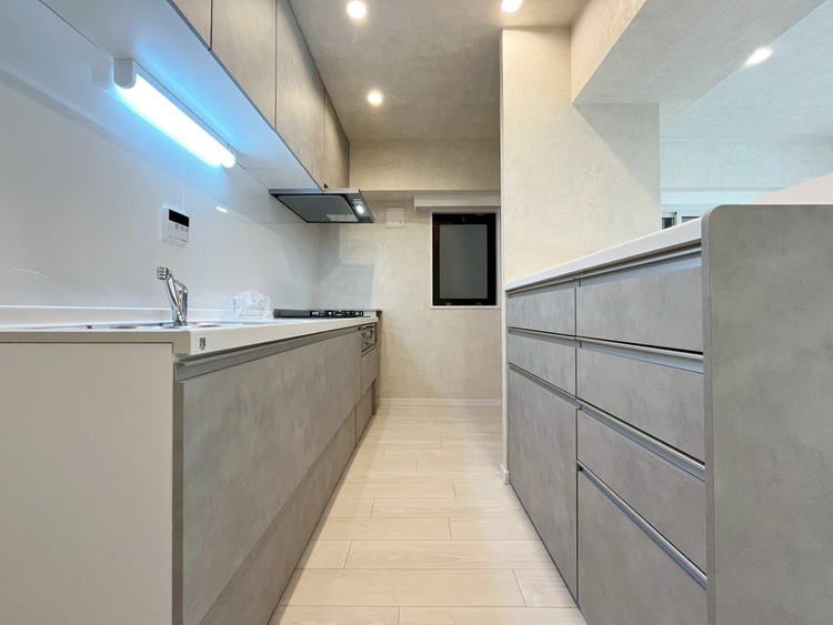 キッチン スマートな意匠と充実の機能を備えたキッチンが、暮らしにおいしい彩りを添えます。