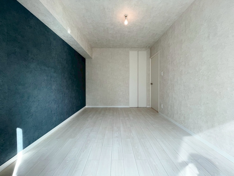 寝室 ベッドも十分に設置するスペースがあります。