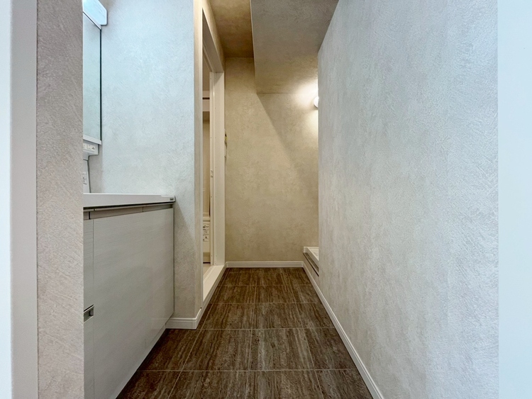 洗面 清潔感と心地よさを重視した、上質感漂うパウダールーム。