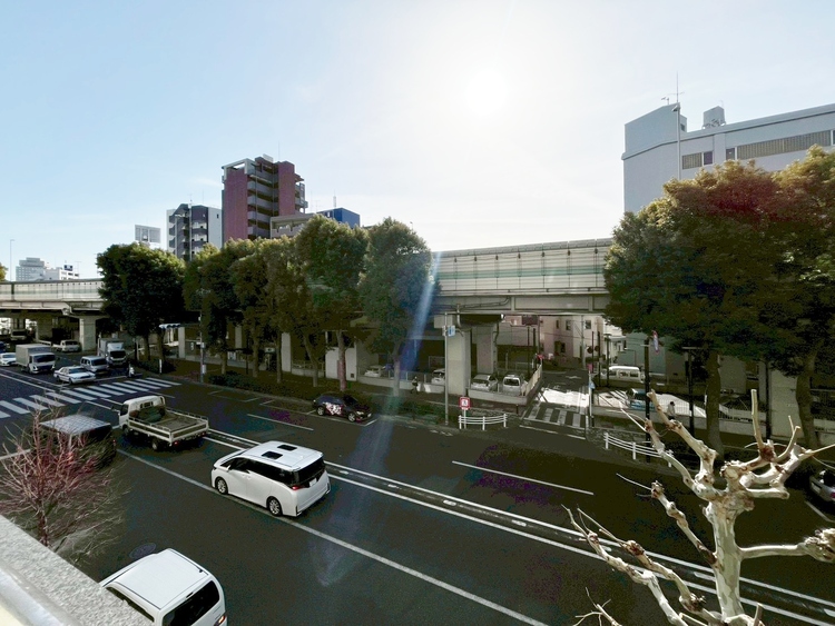 バルコニー 窓を開けると広がる青空。心をリフレッシュして日々を過ごしていきましょう。