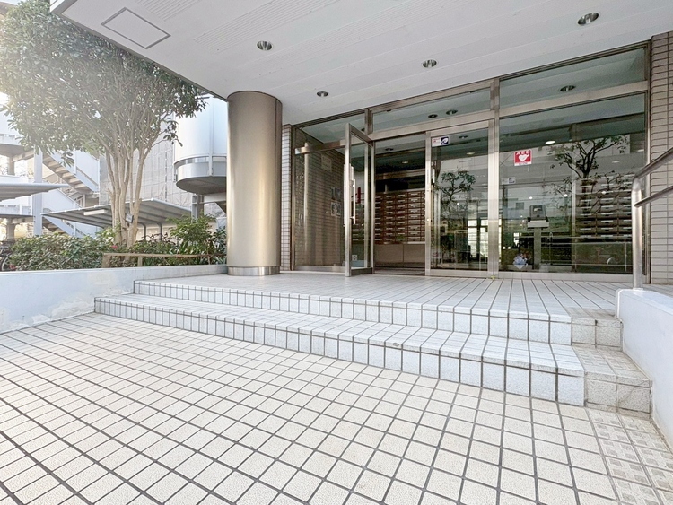 エントランス 外と内をつなぐエントランスは、まさに顔となる場所。