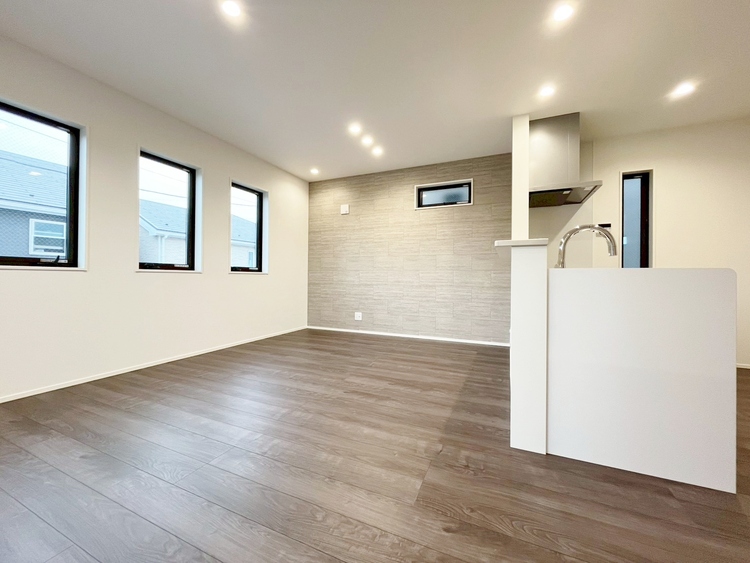 居間 居心地の良い空気感は、暮らしのステージを彩り、心からのやすらぎと満足感を与えてくれます。