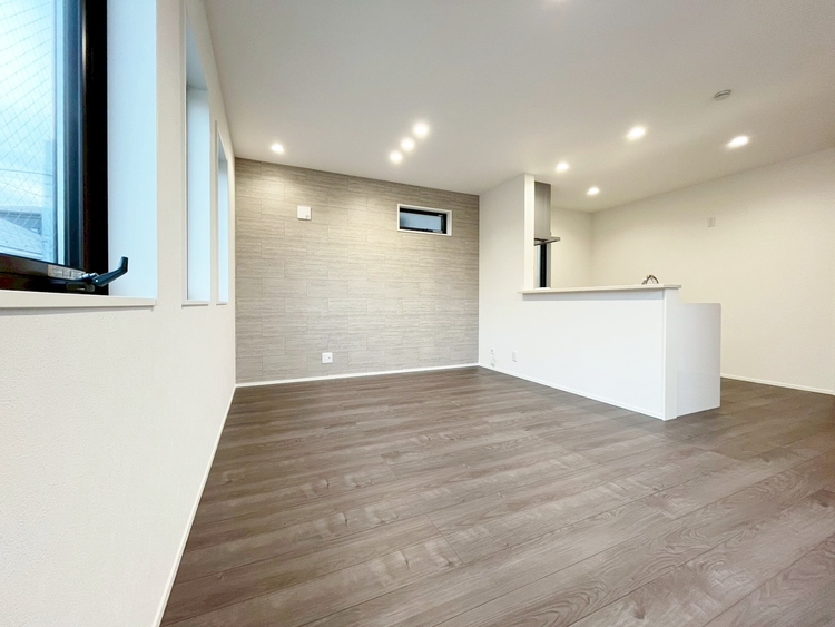 居間 飾り過ぎないシンプルな内装と偏り過ぎないデザインで統一しました。