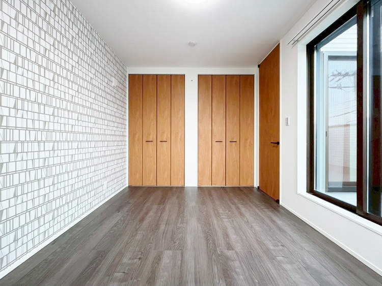 寝室 ベッドも十分に設置するスペースがあります。