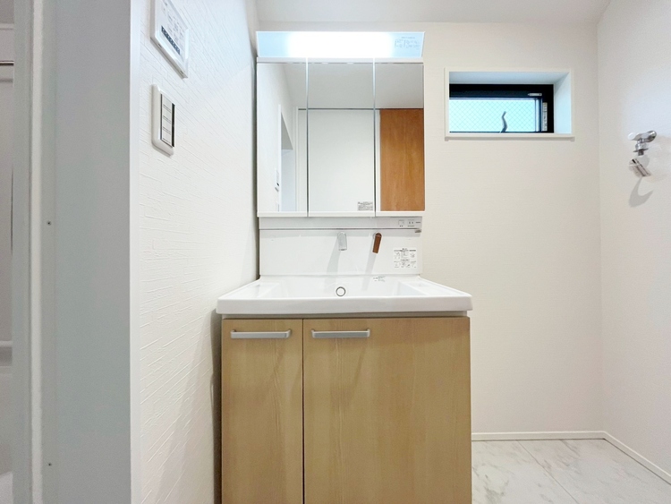 洗面 何かと物が増える場所だからこそ、スッキリと見映えの良い空間に。