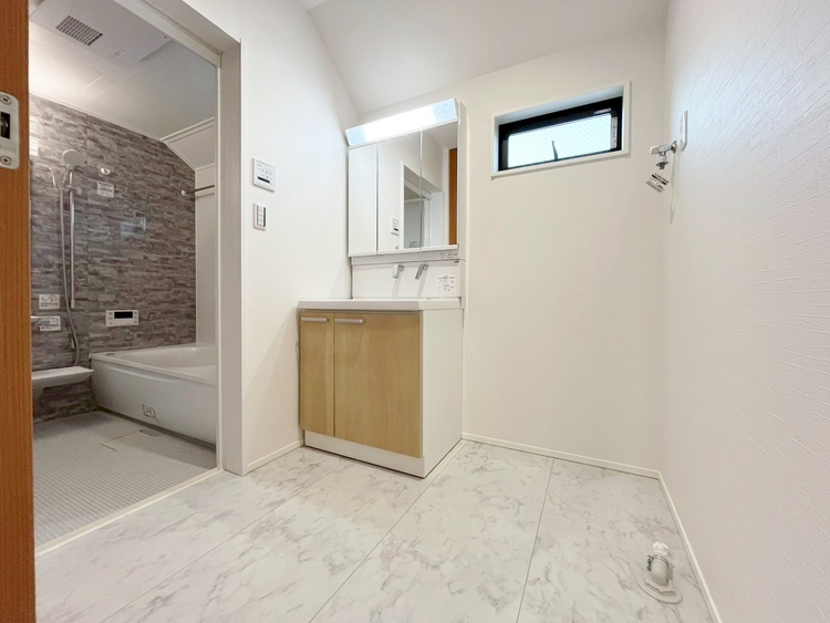 洗面 清潔感と心地よさを重視した、上質感漂うパウダールーム。