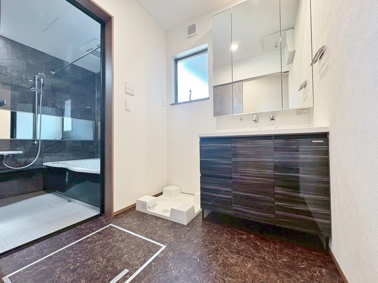 洗面 清潔感と心地よさを重視した、上質感漂うパウダールーム。