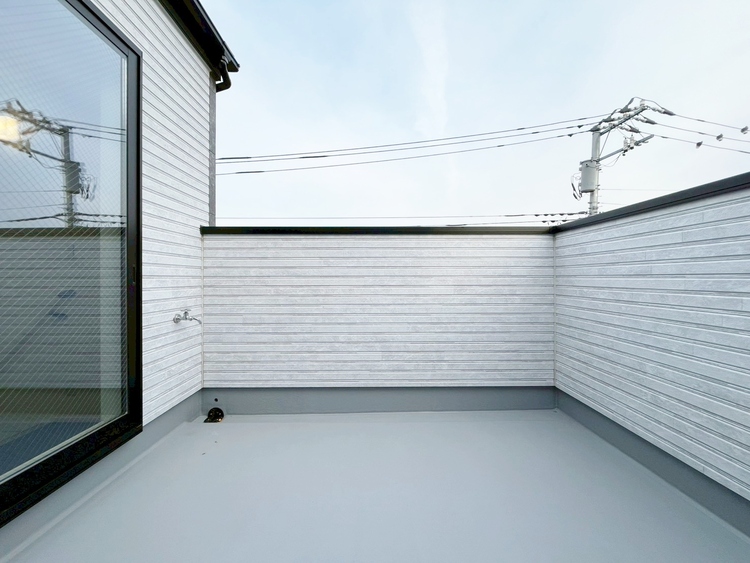 バルコニー 暮らしの中で、光と風を演出してくれるバルコニー。