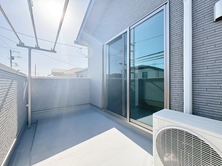 バルコニー 暮らしの中で、光と風を演出してくれるバルコニー。