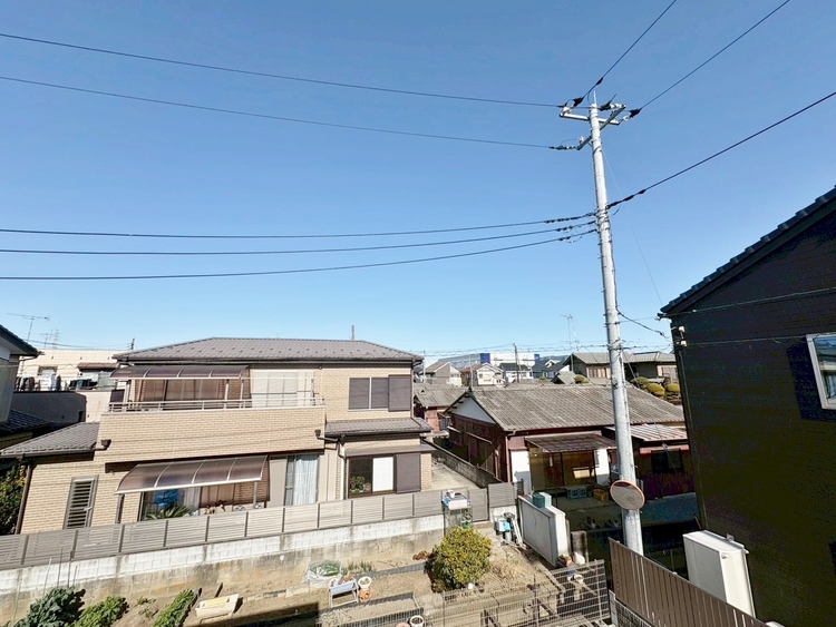 バルコニー 窓を開けると広がる青空。心をリフレッシュして日々を過ごしていきましょう。