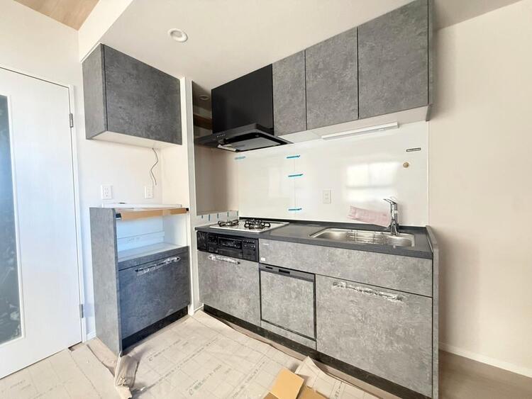 キッチン スマートな意匠と充実の機能を備えたキッチンが、暮らしにおいしい彩りを添えます。