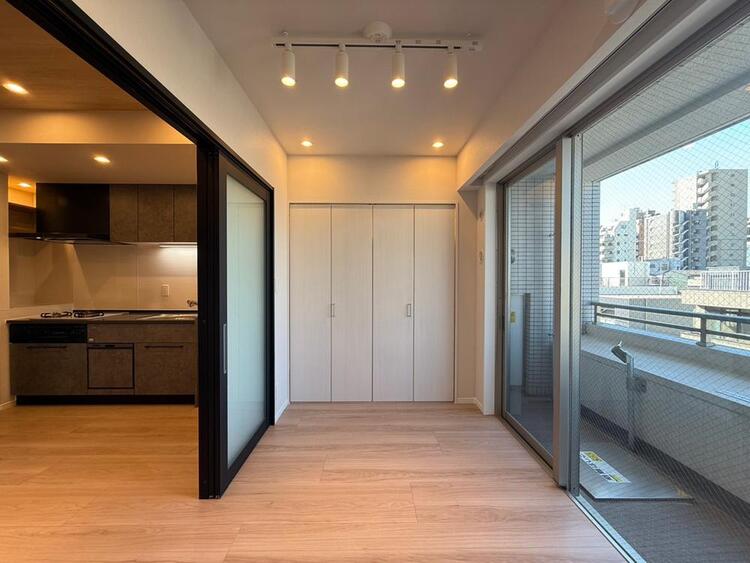 寝室 ベッドも十分に設置するスペースがあります。