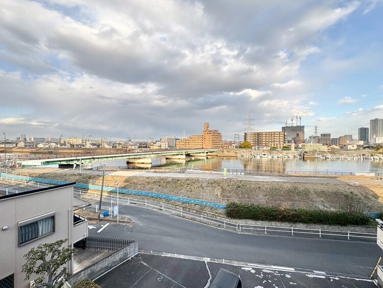 バルコニー 頬をなでる、優しい風を感じることが出来ます。