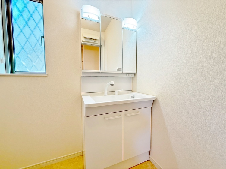 洗面 何かと物が増える場所だからこそ、スッキリと見映えの良い空間に。