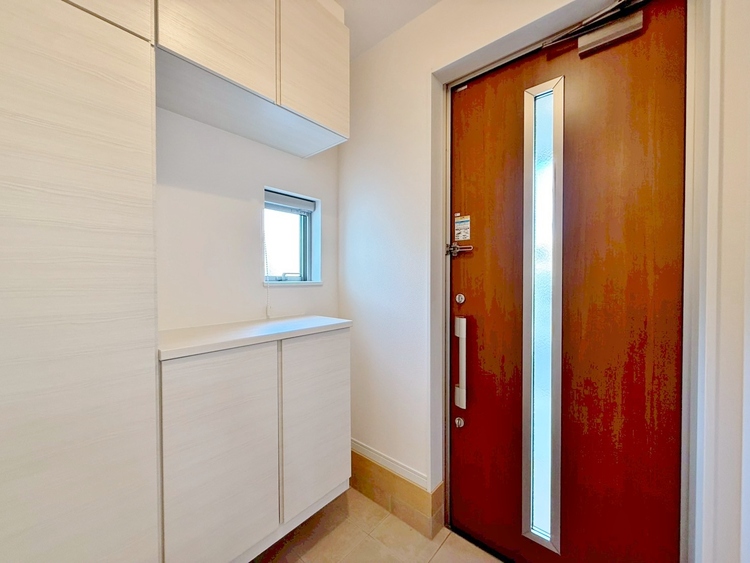 玄関 シューズボックスを完備した玄関です。