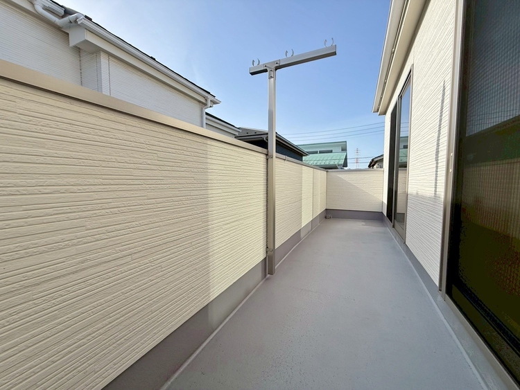 バルコニー 暮らしの中で、光と風を演出してくれるバルコニー。