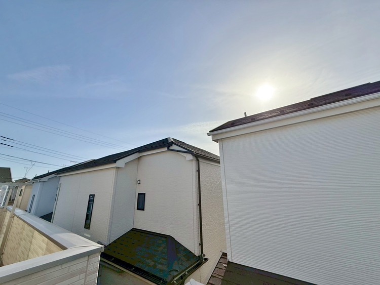 バルコニー 窓を開けると広がる青空。心をリフレッシュして日々を過ごしていきましょう。