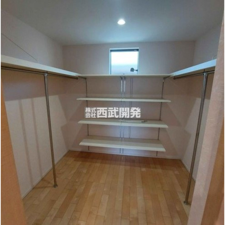 収納 ２階洋室９．７５帖備え付けのウォークインクローゼット３．７５帖