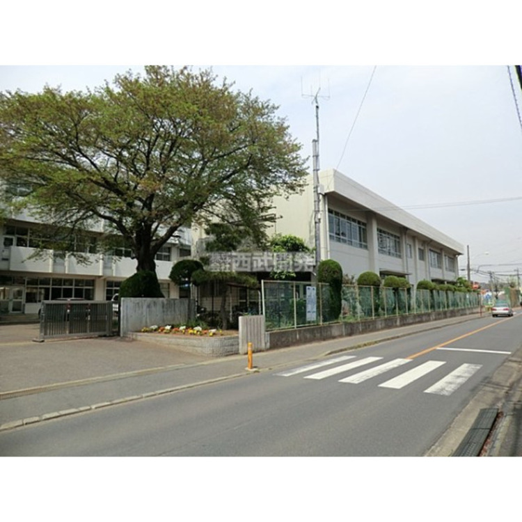 周辺 千代田中学校(約750m)