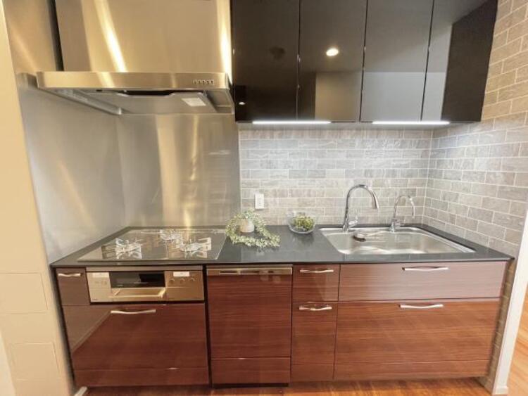 キッチン お気に入りのこの場所。いつもと変わらない週末のひととき。なんでもない朝の会話さえもとっておきの時間になります。