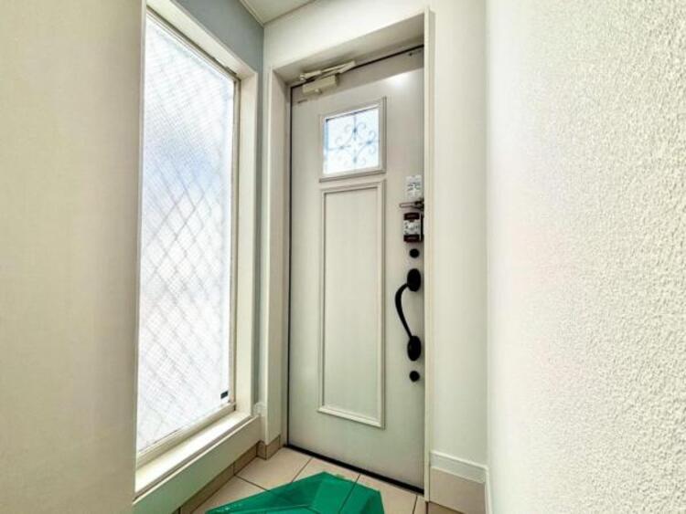 その他 清潔感のある空間を保てるよう、収納スペースを広く設けていますので、たくさんある靴もすべて収納して頂け、玄関をスッキリ綺麗な空間に纏めます。