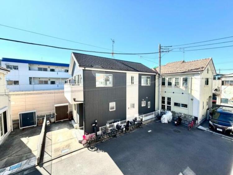 その他 青いキャンパスに描かれた未来。この街に移り住み、この街で過ごす私たちの未来は、きっとこの雲のようにいろいろな形の幸せへと変わり、溢れるほど運んで来てくれることでしょう。