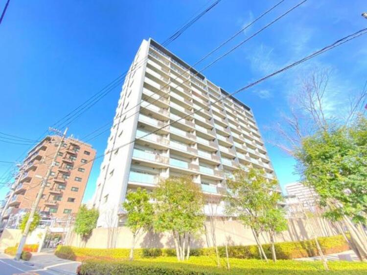 外観 窓からたっぷりと陽光が注がれる明るい空間。家族の成長に対応できる永住仕様の間取り。