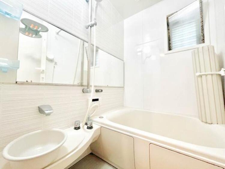 風呂 １日の疲れを癒してくれる広々とした浴室は癒しの空間としてカスタマイズが可能です。