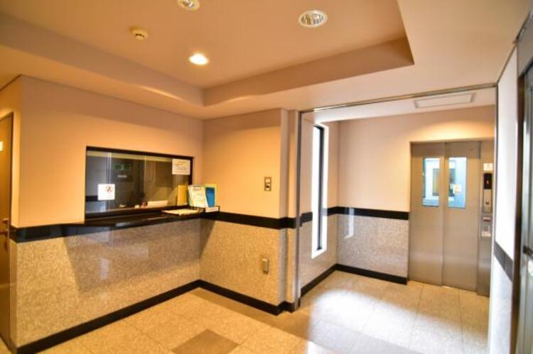 その他 スタイリッシュなのはもちろん、質感があり、機能的でもあるロビー。