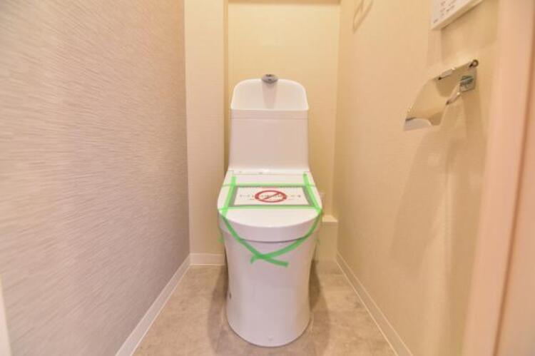 トイレ 毎日使う場所だからこそ、使い勝手を考慮しました。白を基調に、飽きのこない空間は質感豊かな仕上がりとなっております。