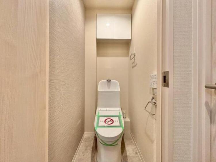 トイレ 毎日使う場所だからこそ、使い勝手を考慮しました。白を基調に、飽きのこない空間は質感豊かな仕上がりとなっております。