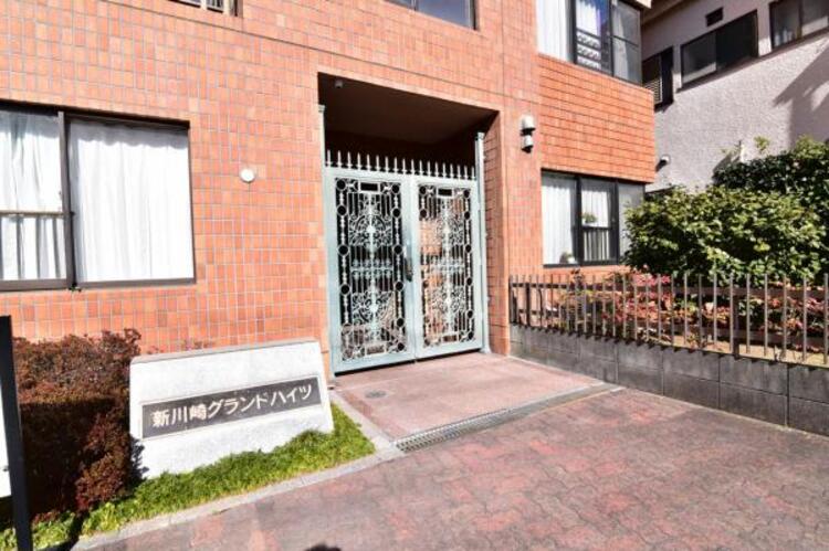 エントランス 居住者の帰り、訪れる方を優しく迎えてくれるエントランスです。 