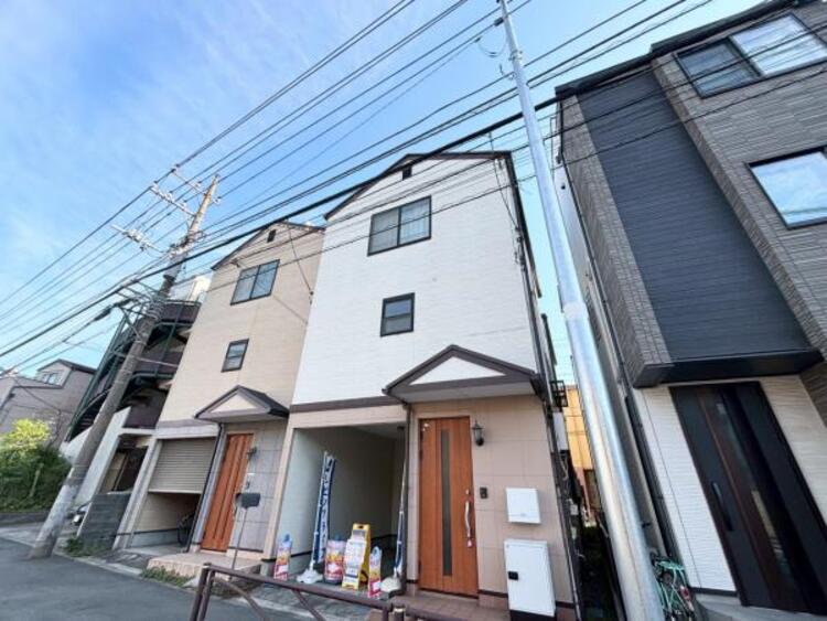 外観 美しい景観を生み出すこの邸宅は採光や風通しまで考え抜いて造ります。外観の美しさだけでなくそこに住まうご家族様の心地良さを最優先します。