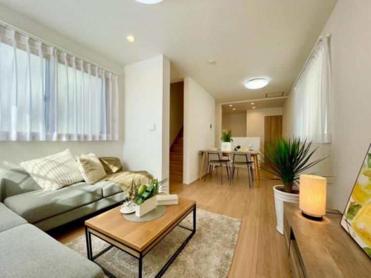 居間 【家具・小物は販売価格に含まれません】ここにはみんなが集い、食事と楽しい会話が始まる。そんな束の間の幸せを感じさせてくれる場所です。