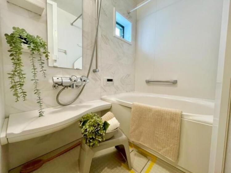 風呂 【家具・小物は販売価格に含まれません】高級感を演出する内装。くつろぎのスペースにも、癒しのスペースにもなる心休まる空間です。