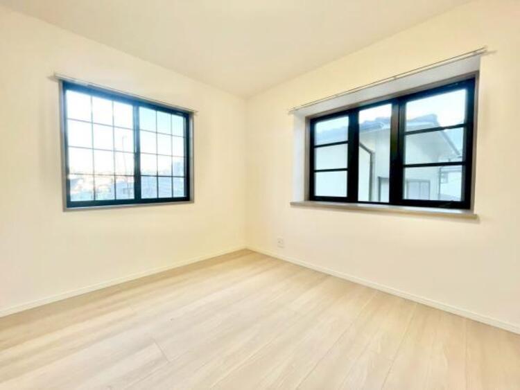 内装 仕事や趣味のスペースとしても活用できる、多用途に使える部屋。