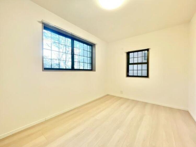 内装 シンプルで温かみのあるデザインで、ゆったりと過ごせます。