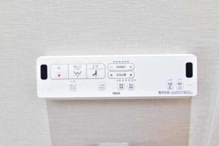 内装 シャワートイレを標準装備。操作パネルで、洗浄機能や温度設定などもラクラク設定できます。 